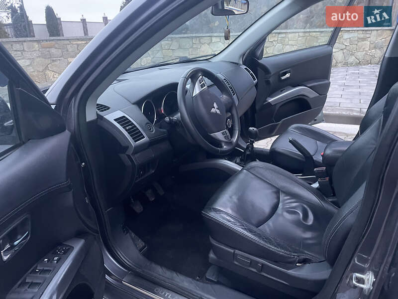 Позашляховик / Кросовер Mitsubishi Outlander 2011 в Кельменцях
