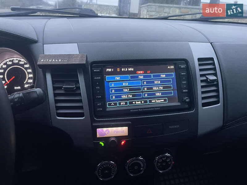 Позашляховик / Кросовер Mitsubishi Outlander 2011 в Кельменцях