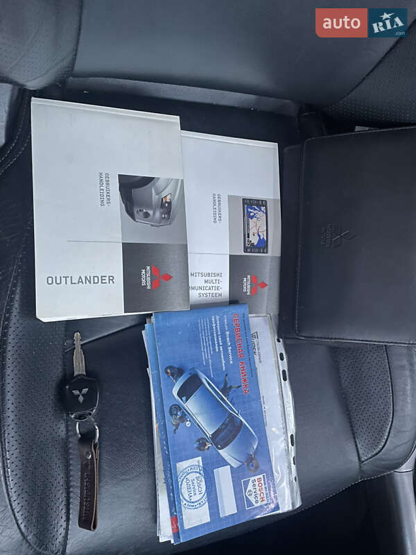 Позашляховик / Кросовер Mitsubishi Outlander 2011 в Кельменцях