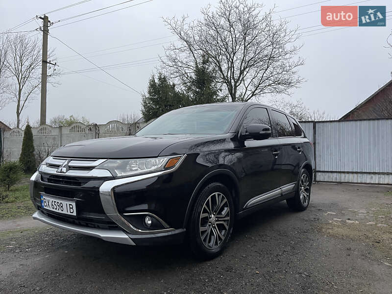 Внедорожник / Кроссовер Mitsubishi Outlander 2017 в Нетешине