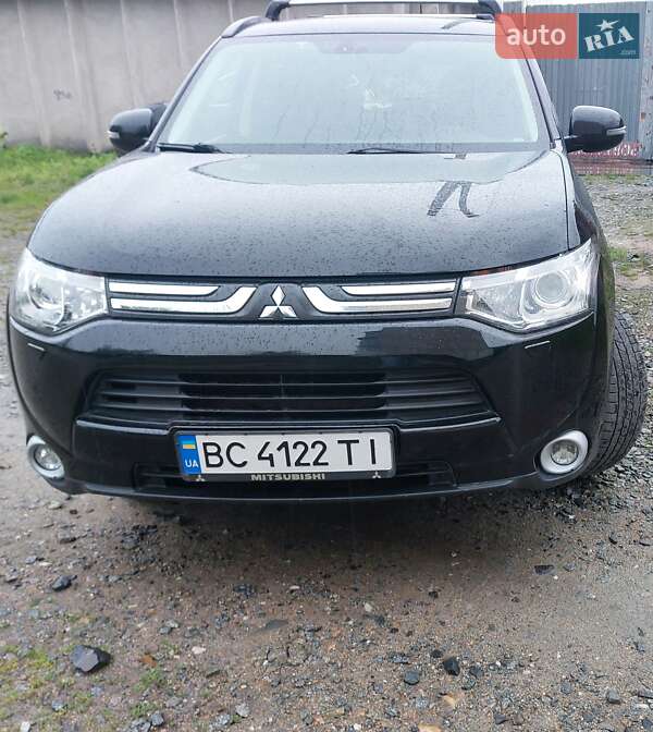 Позашляховик / Кросовер Mitsubishi Outlander 2012 в Нетішині
