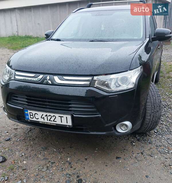 Позашляховик / Кросовер Mitsubishi Outlander 2012 в Нетішині