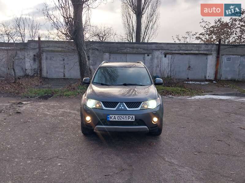 Внедорожник / Кроссовер Mitsubishi Outlander 2008 в Николаеве