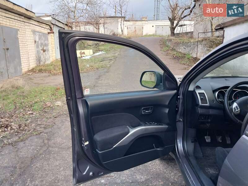 Внедорожник / Кроссовер Mitsubishi Outlander 2008 в Николаеве