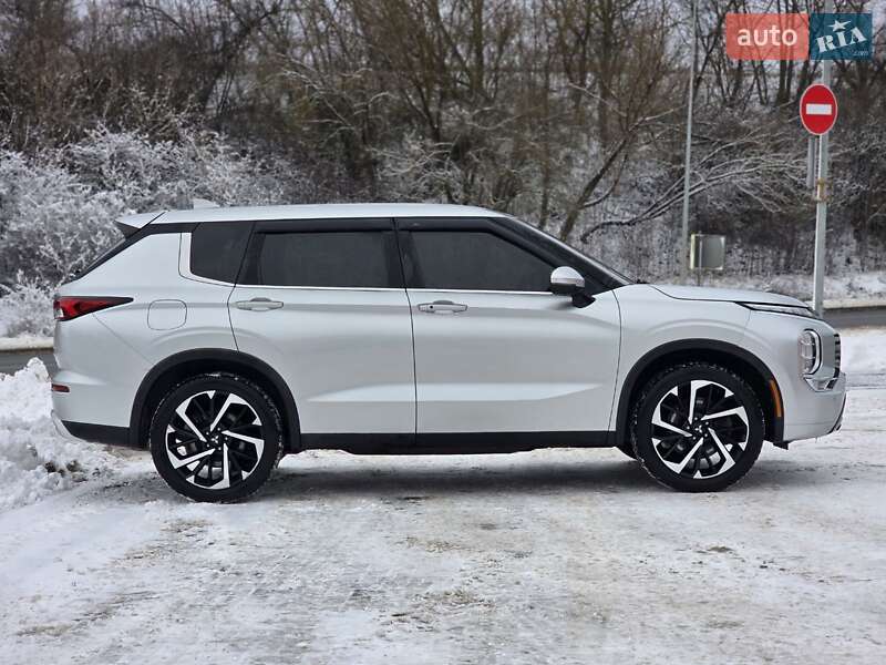 Позашляховик / Кросовер Mitsubishi Outlander 2021 в Тернополі