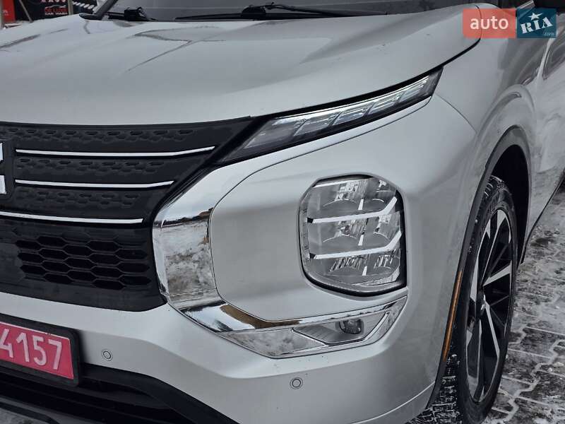 Позашляховик / Кросовер Mitsubishi Outlander 2021 в Тернополі