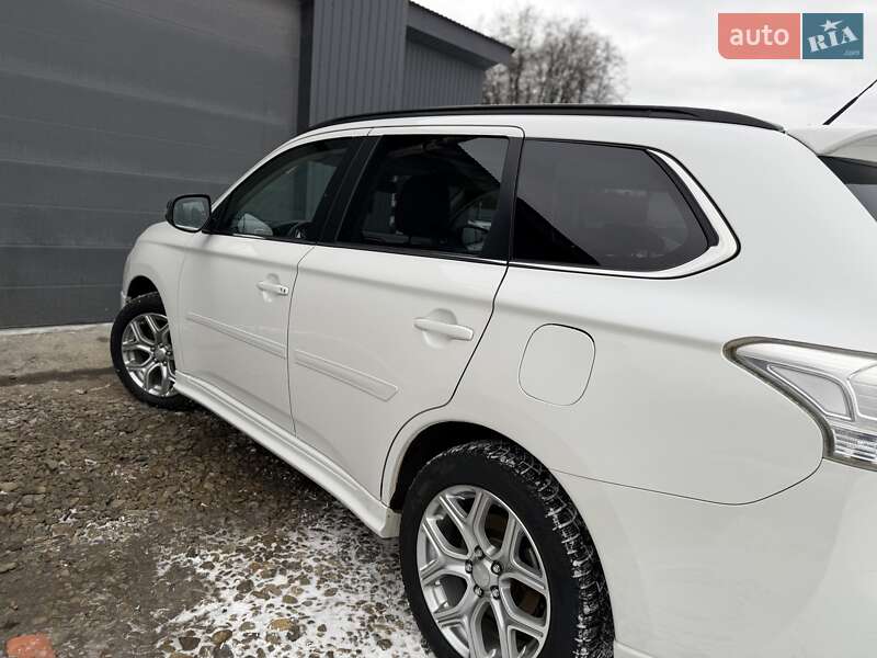 Позашляховик / Кросовер Mitsubishi Outlander 2013 в Трускавці