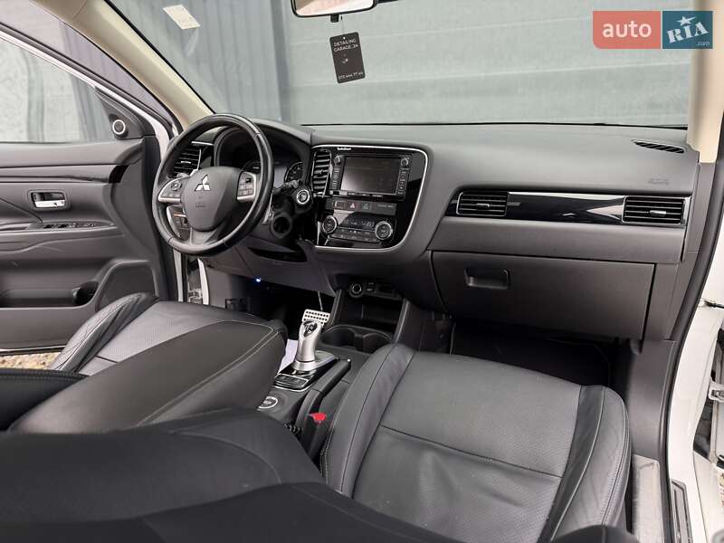 Позашляховик / Кросовер Mitsubishi Outlander 2013 в Трускавці