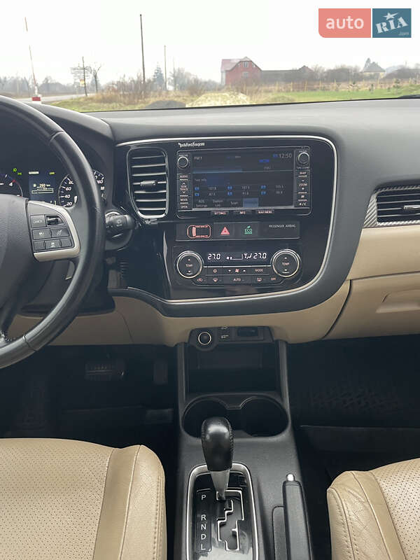 Позашляховик / Кросовер Mitsubishi Outlander 2013 в Мукачевому