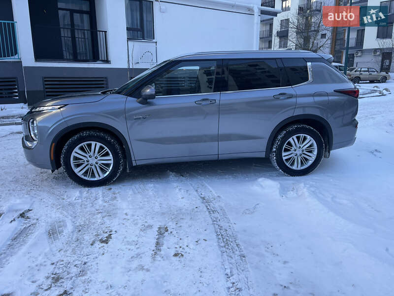 Позашляховик / Кросовер Mitsubishi Outlander 2024 в Львові