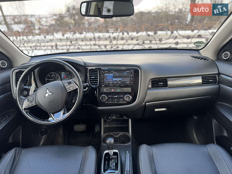 Позашляховик / Кросовер Mitsubishi Outlander 2016 в Дрогобичі фото 64 Позашляховик / Кросовер Mitsubishi Outlander 2016 в Дрогобичі