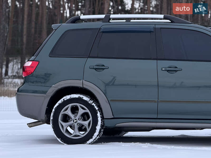 Позашляховик / Кросовер Mitsubishi Outlander 2006 в Києві