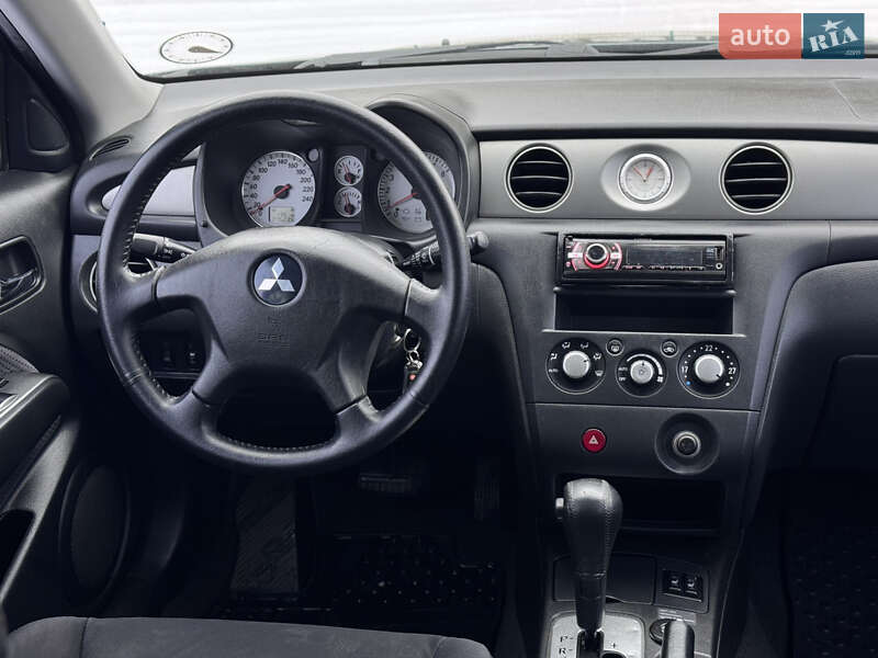 Позашляховик / Кросовер Mitsubishi Outlander 2006 в Києві