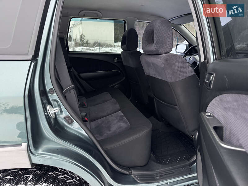 Позашляховик / Кросовер Mitsubishi Outlander 2006 в Києві