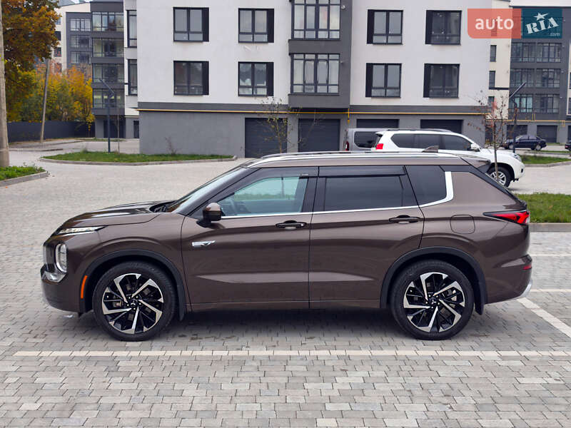 Позашляховик / Кросовер Mitsubishi Outlander 2022 в Івано-Франківську