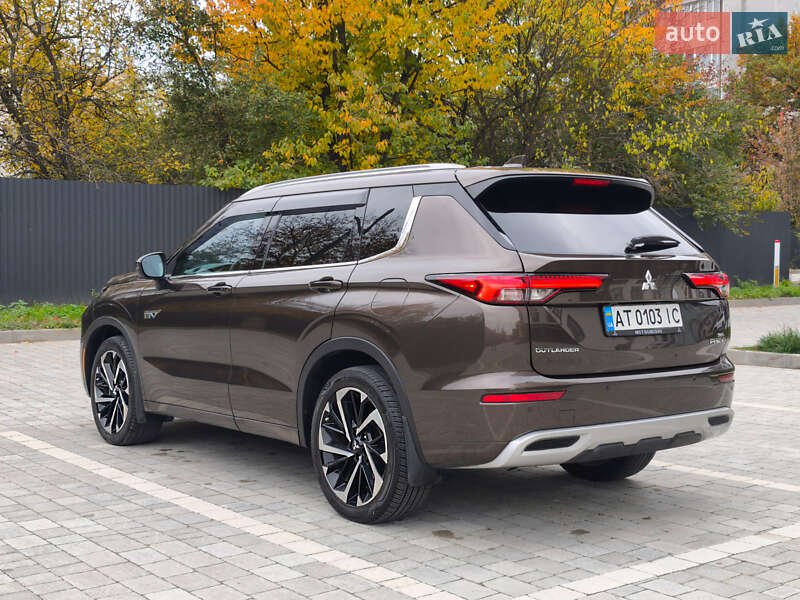 Позашляховик / Кросовер Mitsubishi Outlander 2022 в Івано-Франківську