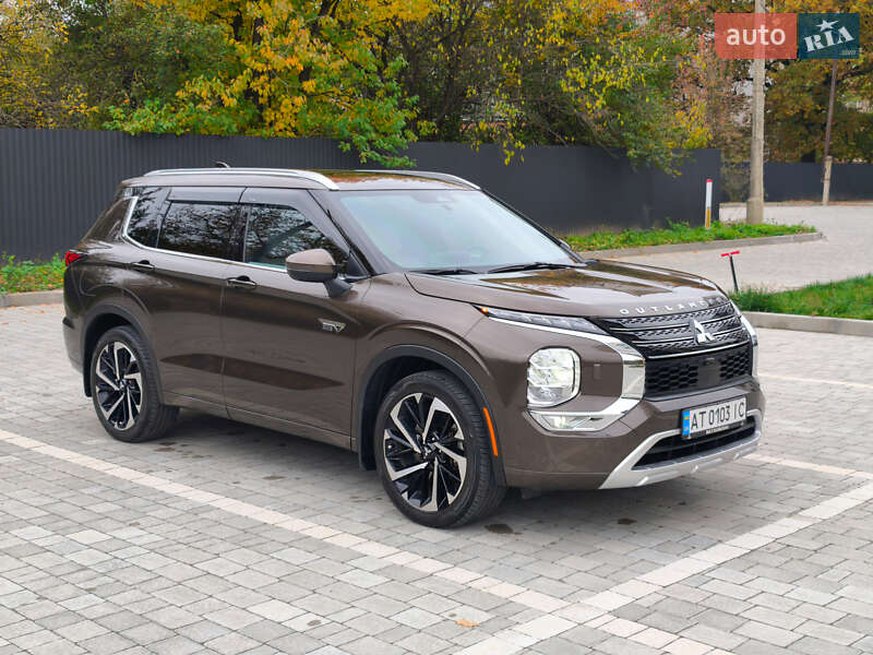 Позашляховик / Кросовер Mitsubishi Outlander 2022 в Івано-Франківську