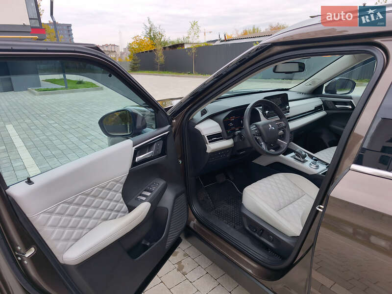 Позашляховик / Кросовер Mitsubishi Outlander 2022 в Івано-Франківську