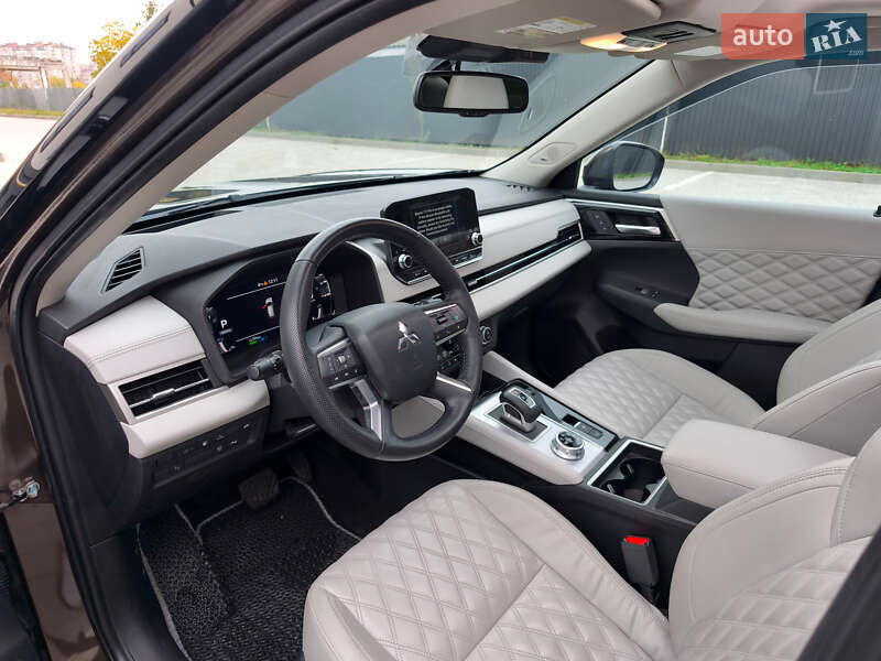 Позашляховик / Кросовер Mitsubishi Outlander 2022 в Івано-Франківську