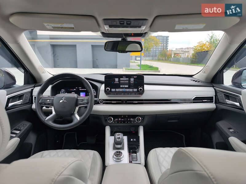 Позашляховик / Кросовер Mitsubishi Outlander 2022 в Івано-Франківську