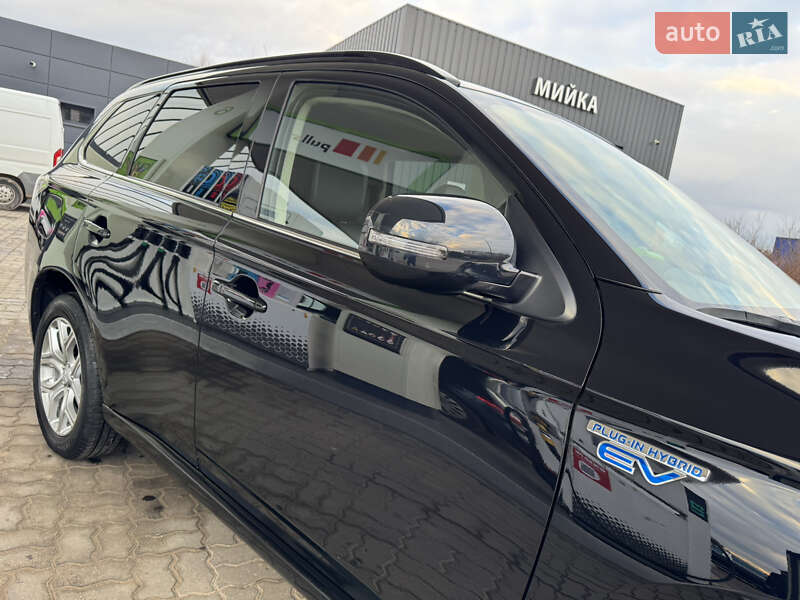 Позашляховик / Кросовер Mitsubishi Outlander 2014 в Дрогобичі