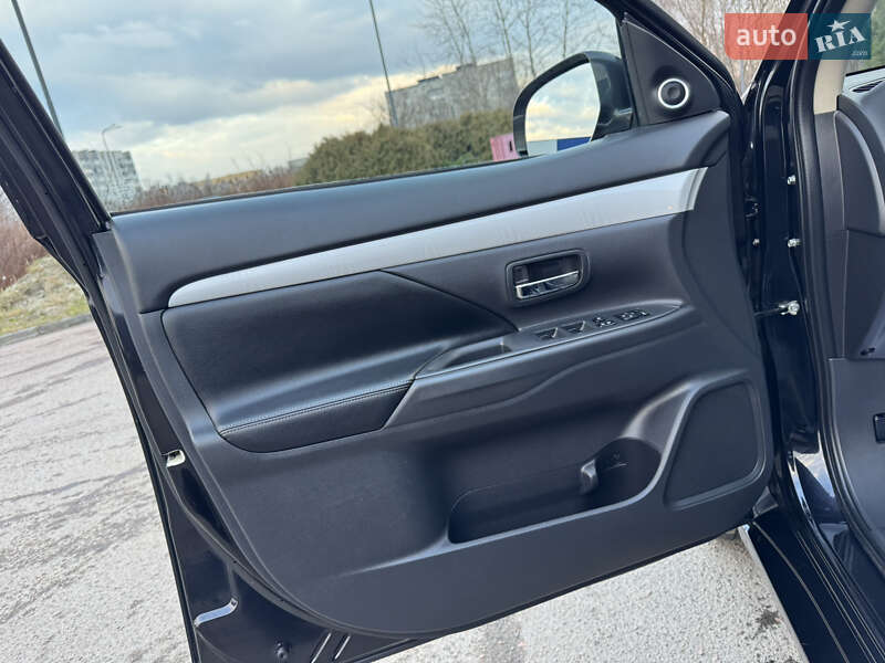 Позашляховик / Кросовер Mitsubishi Outlander 2014 в Дрогобичі