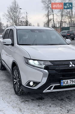Внедорожник / Кроссовер Mitsubishi Outlander 2020 в Чернигове