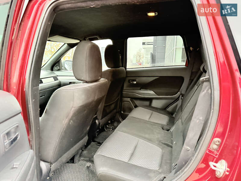 Внедорожник / Кроссовер Mitsubishi Outlander 2014 в Харькове