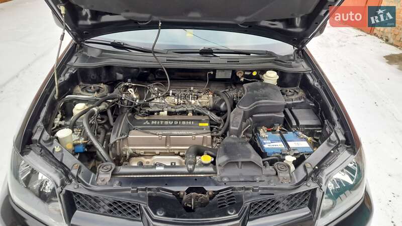 Внедорожник / Кроссовер Mitsubishi Outlander 2004 в Хмельницком