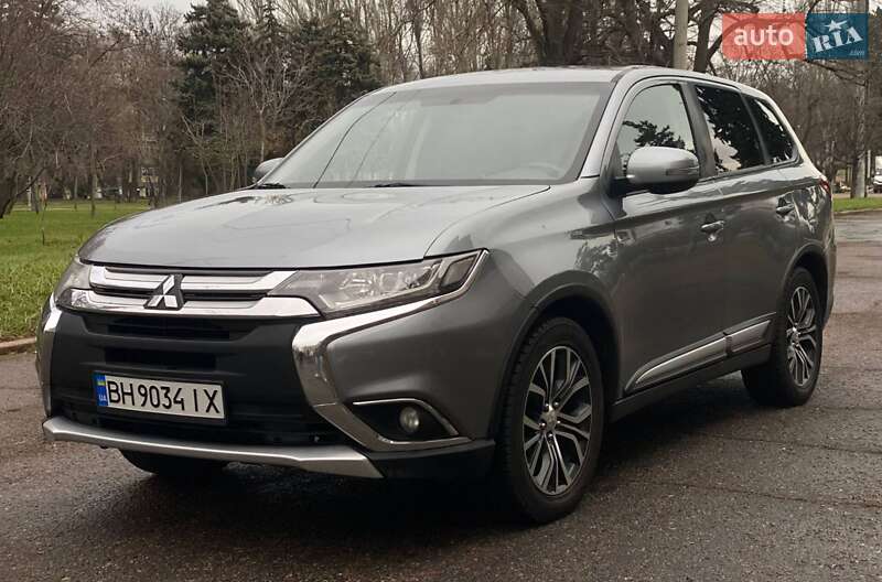 Внедорожник / Кроссовер Mitsubishi Outlander 2016 в Одессе