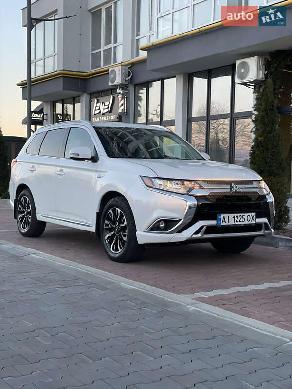Внедорожник / Кроссовер Mitsubishi Outlander 2017 в Киеве фото 2 Внедорожник / Кроссовер Mitsubishi Outlander 2017 в Киеве