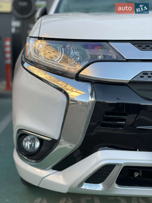 Внедорожник / Кроссовер Mitsubishi Outlander 2017 в Киеве фото 18 Внедорожник / Кроссовер Mitsubishi Outlander 2017 в Киеве