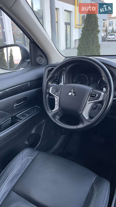 Внедорожник / Кроссовер Mitsubishi Outlander 2017 в Киеве фото 29 Внедорожник / Кроссовер Mitsubishi Outlander 2017 в Киеве