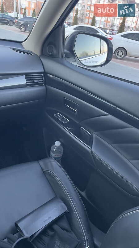 Внедорожник / Кроссовер Mitsubishi Outlander 2017 в Киеве фото 31 Внедорожник / Кроссовер Mitsubishi Outlander 2017 в Киеве