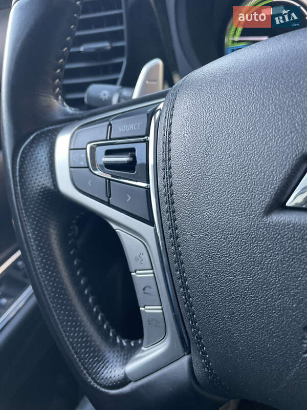 Внедорожник / Кроссовер Mitsubishi Outlander 2017 в Киеве фото 37 Внедорожник / Кроссовер Mitsubishi Outlander 2017 в Киеве