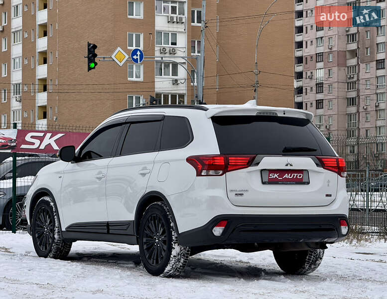 Позашляховик / Кросовер Mitsubishi Outlander 2020 в Києві