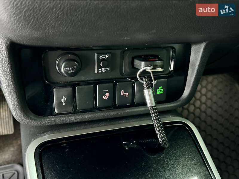 Позашляховик / Кросовер Mitsubishi Outlander 2020 в Києві