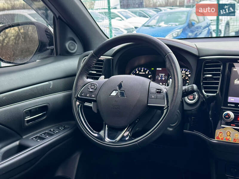 Позашляховик / Кросовер Mitsubishi Outlander 2020 в Києві