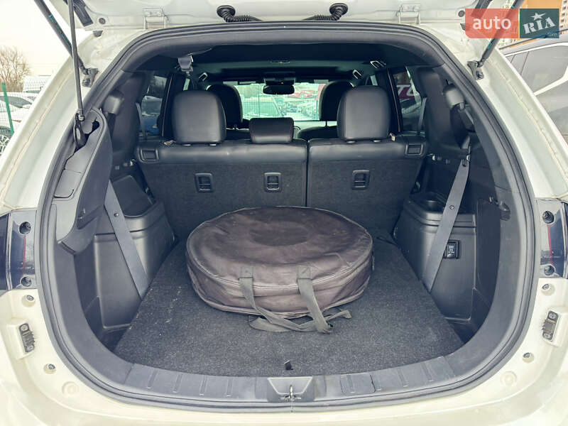 Позашляховик / Кросовер Mitsubishi Outlander 2020 в Києві