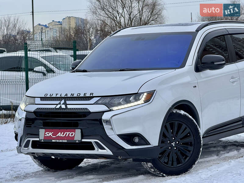 Позашляховик / Кросовер Mitsubishi Outlander 2020 в Києві