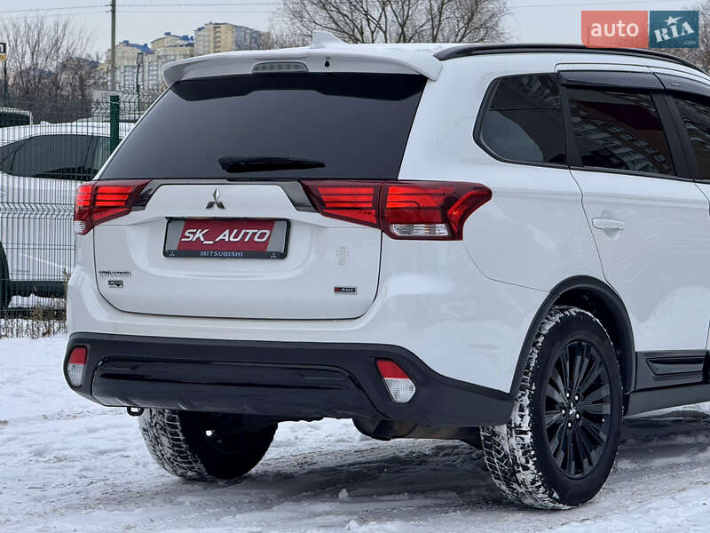 Позашляховик / Кросовер Mitsubishi Outlander 2020 в Києві