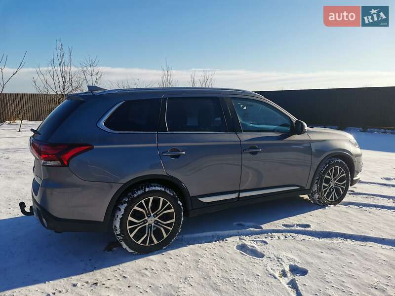 Позашляховик / Кросовер Mitsubishi Outlander 2016 в Луцьку