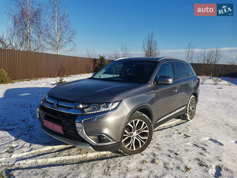 Позашляховик / Кросовер Mitsubishi Outlander 2016 в Луцьку