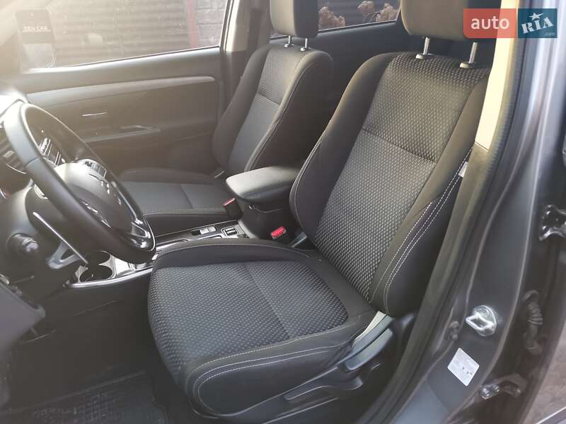 Позашляховик / Кросовер Mitsubishi Outlander 2016 в Луцьку