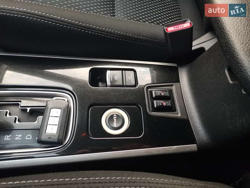 Позашляховик / Кросовер Mitsubishi Outlander 2016 в Луцьку