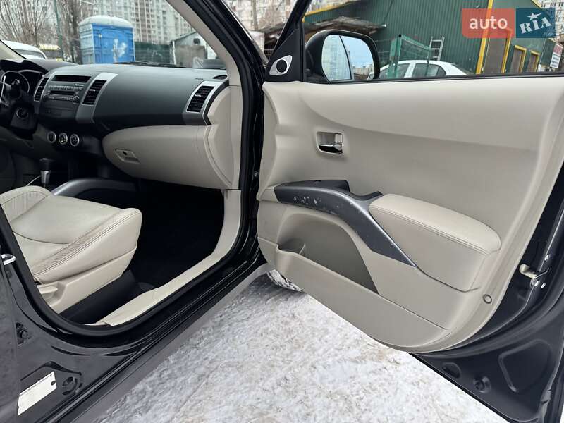 Внедорожник / Кроссовер Mitsubishi Outlander 2008 в Киеве