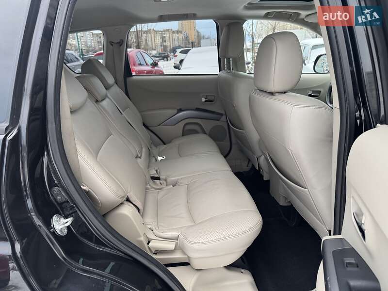 Внедорожник / Кроссовер Mitsubishi Outlander 2008 в Киеве