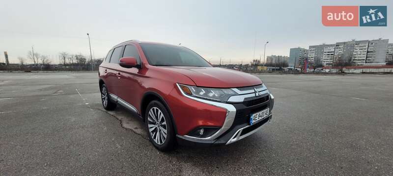 Позашляховик / Кросовер Mitsubishi Outlander 2018 в Запоріжжі