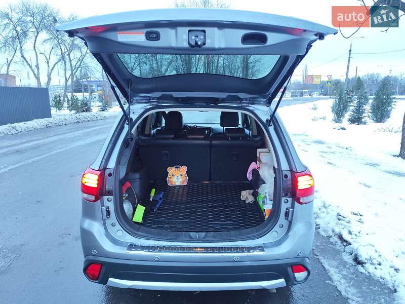 Позашляховик / Кросовер Mitsubishi Outlander 2017 в Харкові