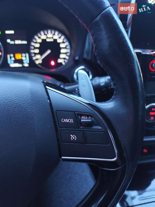 Позашляховик / Кросовер Mitsubishi Outlander 2017 в Харкові